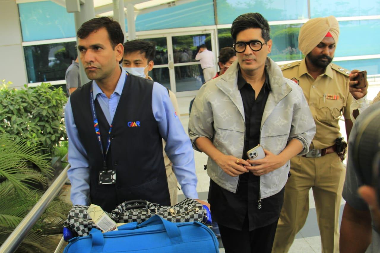 Manish Malhotra spotted at Delhi airport. (Pic: Varinder Chawla) 