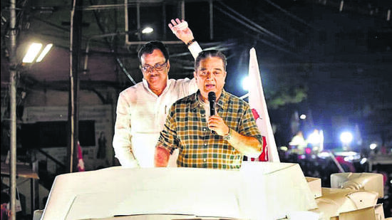 Kamal Haasan campaigning for DMK-Congress alliance candidate EVKS Elangovan in Erode East bypoll on Sunday. (ANI) Kamal Haasan campaigning for DMK-Congress alliance candidate EVKS Elangovan in Erode East bypoll on Sunday. (ANI)