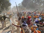 Supporters of 'Waris Punjab De' chief Amritpal Singh protest at Ajnala in Amritsar on Thursday.(Sameer Sehgal/HT Photo) Supporters of 'Waris Punjab De' chief Amritpal Singh protest at Ajnala in Amritsar on Thursday.(Sameer Sehgal/HT Photo)