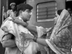 Waheeda Rehman and Raj Kapoor's train was attacked by a mob of angry fans. Waheeda Rehman and Raj Kapoor's train was attacked by a mob of angry fans.