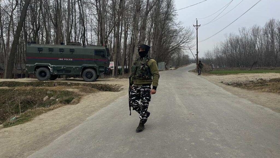 The encounter took place days after a Kashmiri Pandit was killed by terrorists in Pulwama,(Waseem Andrabi / Hindustan Times) The encounter took place days after a Kashmiri Pandit was killed by terrorists in Pulwama,(Waseem Andrabi / Hindustan Times)