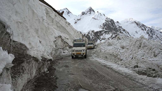 Director General Border Roads Organisation (BRO), Lt General Rajeev Chaudhary said the early opening of Zojila and Razdan Passes will facilitate the augmentation of the supply of essential goods and services for the people of Ladakh and Gurez Valley.(Waseem Andrabi /Hindustan Times)