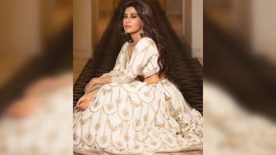 Contrasting her elegant lehenga, Chitrangda Singh paired her outfit with jhumkas and a long necklace. (Instagram/@chitrangda)