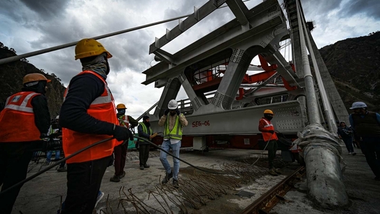 Construction workers at Anji bridge. (Sanchit Khanna/ Hindustan Times)