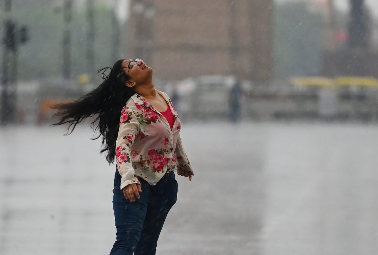 A woman enjoying Delhi rain.(HT Photo/Vipin Kumar) A woman enjoying Delhi rain.(HT Photo/Vipin Kumar)
