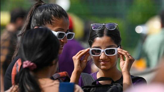 Delhi on Sunday recorded a maximum temperature of 30.3°C — three degrees below normal. (Sanchit Khanna/HT Photo) Delhi on Sunday recorded a maximum temperature of 30.3°C — three degrees below normal. (Sanchit Khanna/HT Photo)