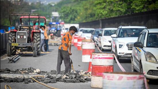 Repairs underway on the Chirag Delhi Flyover in New Delhi on Sunday. (Sanchit Khanna/HT Photo) Repairs underway on the Chirag Delhi Flyover in New Delhi on Sunday. (Sanchit Khanna/HT Photo)