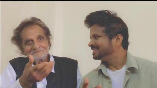 Shahid Mallya’s father collapses; the singer shares horrific details: My shirt was drenched in his blood Shahid Mallya’s father collapses; the singer shares horrific details: My shirt was drenched in his blood