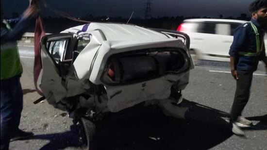Man killed after a Speeding car rams another at KMP e-way Man killed after a Speeding car rams another at KMP e-way