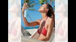 Spray thermal water mists at regular intervals to gently wipe sweat and dust off the face when you are outdoors. (Shutterstock) Spray thermal water mists at regular intervals to gently wipe sweat and dust off the face when you are outdoors. (Shutterstock)