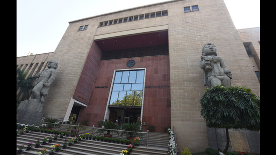 Achieving the inflation target will require the Reserve Bank of India to focus on exerting downward pressure on domestic inflation, especially now that high core inflation has become entrenched in the system (Sonu Mehta/HT PHOTO) Achieving the inflation target will require the Reserve Bank of India to focus on exerting downward pressure on domestic inflation, especially now that high core inflation has become entrenched in the system (Sonu Mehta/HT PHOTO)