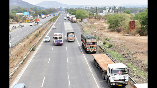 Toll collection on the e-way started in 2004 and ever since, it has been increasing every three years. (HT PHOTO) Toll collection on the e-way started in 2004 and ever since, it has been increasing every three years. (HT PHOTO)
