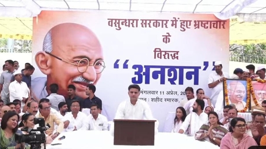 Rajasthan Congress leader Sachin Pilot on a day-long fast in Jaipur on Tuesday.(HT Photo) Rajasthan Congress leader Sachin Pilot on a day-long fast in Jaipur on Tuesday.(HT Photo)