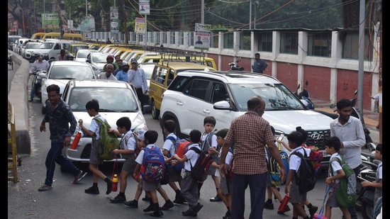 The after-school hour in these areas was no different as vehicles coming from all sides jostled to get ahead. (HT Photo) The after-school hour in these areas was no different as vehicles coming from all sides jostled to get ahead. (HT Photo)