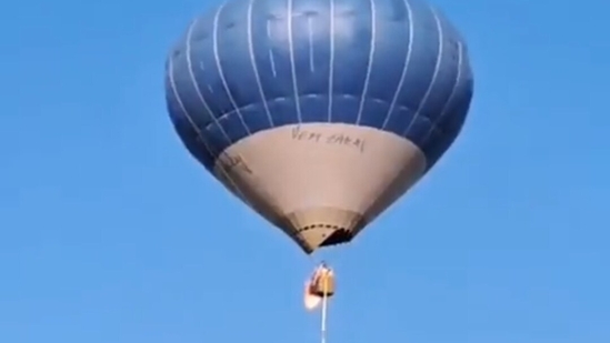 Hot Air Ballooning in Pushkar: Hot air ballooning in Pushkar, Rajasthan, offers a unique perspective of the desert landscape and the holy town. (File Photo (Twitter))