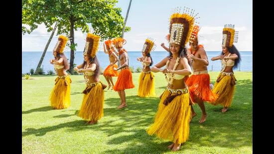Polynesian women perform a traditional dance in Tahiti , French Polynesia. (Sarayuth3390/Shutterstock) Polynesian women perform a traditional dance in Tahiti , French Polynesia. (Sarayuth3390/Shutterstock)