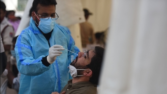 While Maharashtra is witnessing a spike in number of fresh Covid-19 cases, the situation in Pune district is improving as the case load has hit a plateau. (HT FILE PHOTO) While Maharashtra is witnessing a spike in number of fresh Covid-19 cases, the situation in Pune district is improving as the case load has hit a plateau. (HT FILE PHOTO)