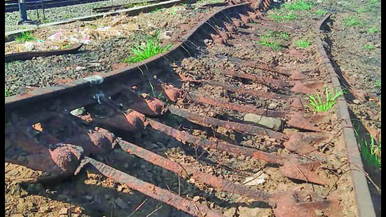 CR workers unearth 100-year-old tracks between Vidyavihar, Kurla CR workers unearth 100-year-old tracks between Vidyavihar, Kurla
