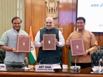 Assam chief minister Himanta Biswa Sarma and Arunachal Pradesh chief minister Prema Khandu signed a Memorandum of Understanding (MoU) in presence of home minister Amit Shah. Assam chief minister Himanta Biswa Sarma and Arunachal Pradesh chief minister Prema Khandu signed a Memorandum of Understanding (MoU) in presence of home minister Amit Shah.