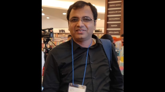 Author Abdullah Khan (By Phoenix0910 - Own work, CC BY-SA 4.0, https://commons.wikimedia.org/w/index.php?curid=112394146) Author Abdullah Khan (By Phoenix0910 - Own work, CC BY-SA 4.0, https://commons.wikimedia.org/w/index.php?curid=112394146)