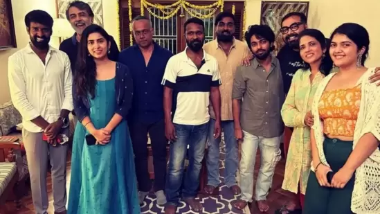 Anurag Kashyap posed with Vijay Sethupathi and Vetrimaaran among others in new photos. Anurag Kashyap posed with Vijay Sethupathi and Vetrimaaran among others in new photos.
