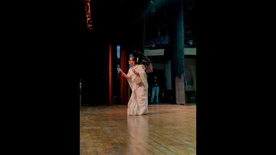 KNC professor, Soma Sengupta dressed up as Gangubai Kathiawadi from the Alia Bhatt-starrer film. KNC professor, Soma Sengupta dressed up as Gangubai Kathiawadi from the Alia Bhatt-starrer film.