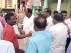 Clash broke out between the Congress and BJP workers in Karnataka's Chitradurga Clash broke out between the Congress and BJP workers in Karnataka's Chitradurga