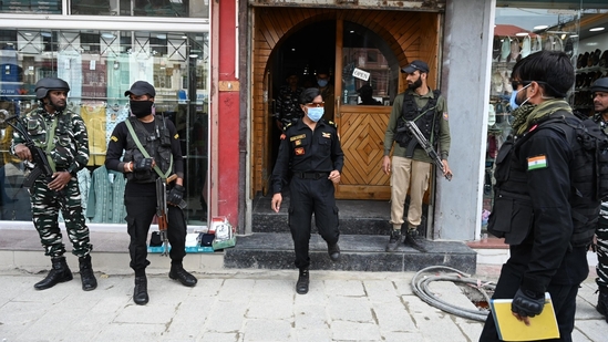 The vigilant security personnel thoroughly inspect hotels in the Lal Chowk area, engaged in discussions with their proprietors to ensure stringent safety measures ahead of G20 summit.(Waseem Andrabi/HT Photo)
