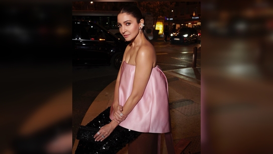 Anushka Sharma recently shared her pictures on her Instagram handle and captioned her post, "La nuit…💗🖤" which means night or darkness in French.(Instagram/@anushkasharma)