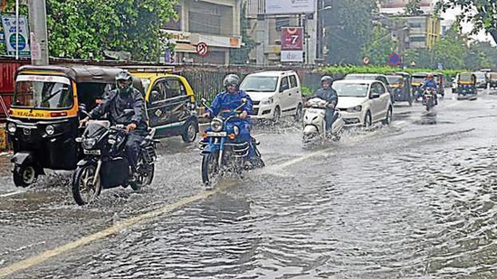 To avoid recurring instances of urban flooding, the governing bodies need to rejuvenate and remodel the city's SWD infrastructure, Knight Frank said in a report.(HT Photo) To avoid recurring instances of urban flooding, the governing bodies need to rejuvenate and remodel the city's SWD infrastructure, Knight Frank said in a report.(HT Photo)