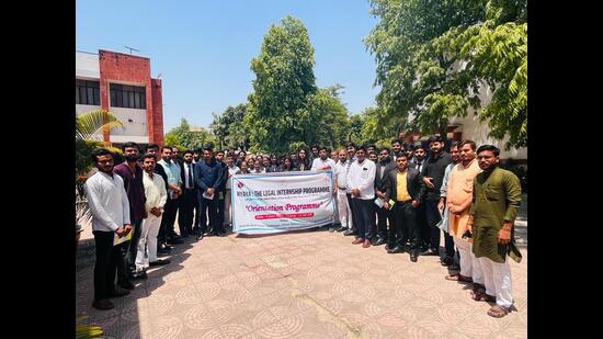 ABVP office bearers and law interns of maiden batch chosen under ‘Nyay’ initiative. (HT Photo) ABVP office bearers and law interns of maiden batch chosen under ‘Nyay’ initiative. (HT Photo)