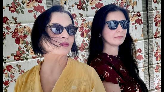 Priya Sarukkai Chabria (L) and Mrinalini Harchandrai (Suresh Chabria) Priya Sarukkai Chabria (L) and Mrinalini Harchandrai (Suresh Chabria)