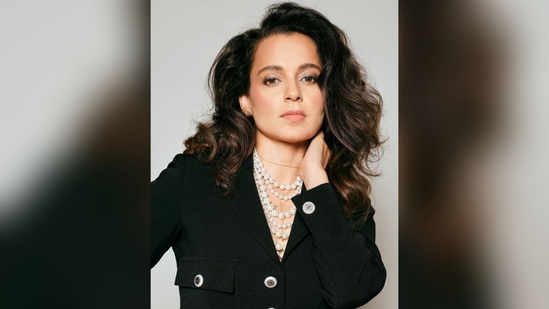 Assisted by make up artist Albert, Kangana went for a natural and radiant makeup look. She sported nude eyeshadow, winged eyeliner, mascara-coated lashes, a dewy base, blushed cheeks, and a nude lipstick.(Instagram/@kanganaranaut)