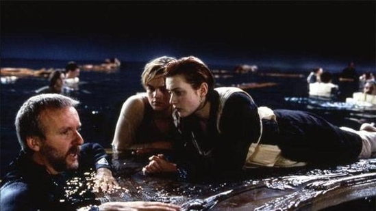 Leonardo DiCaprio and Kate Winslet with James Cameron while shooting for Titanic. Leonardo DiCaprio and Kate Winslet with James Cameron while shooting for Titanic.