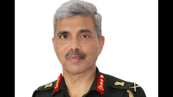 Upon assuming the charge, General Katiyar paid his respects at Veer Smriti by laying a wreath. (HT Photo) Upon assuming the charge, General Katiyar paid his respects at Veer Smriti by laying a wreath. (HT Photo)