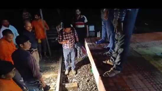 This unusual occurrence happened when the train was arriving at the Mumbra station. (HT Photo) This unusual occurrence happened when the train was arriving at the Mumbra station. (HT Photo)