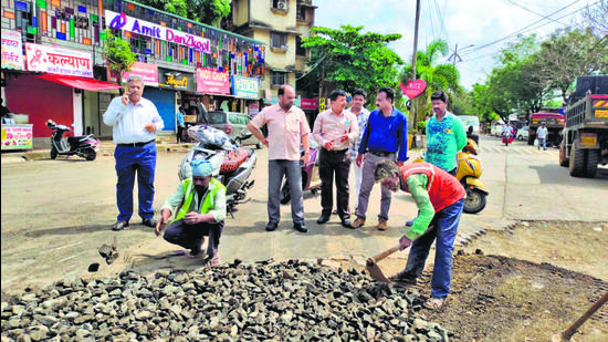 To get a taste of how potholes feel, engineers asked to use bikes in Kalyan-Dombivli To get a taste of how potholes feel, engineers asked to use bikes in Kalyan-Dombivli