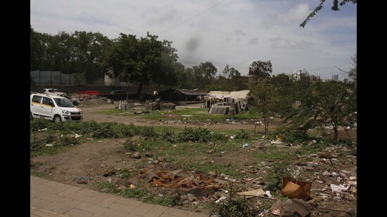 The open plot at Katraj Chowk will be acquired by PMC at a cost of <span class='webrupee'>₹</span>21.57 crore (Ravindra Joshi/HT PHOTO) The open plot at Katraj Chowk will be acquired by PMC at a cost of <span class='webrupee'>₹</span>21.57 crore (Ravindra Joshi/HT PHOTO)