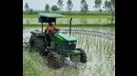 As farmers in several parts of the state are struggling to protect their crop from the impact of floods, a group of farmers have together to help their fellows. (HT Photo) As farmers in several parts of the state are struggling to protect their crop from the impact of floods, a group of farmers have together to help their fellows. (HT Photo)