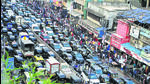 Traffic snarls are a constant on S V Road, due to hawkers’ menace outside Andheri west station. (Anshuman Poyrekar/HT PHOTO) Traffic snarls are a constant on S V Road, due to hawkers’ menace outside Andheri west station. (Anshuman Poyrekar/HT PHOTO)