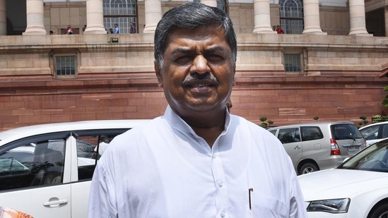 "I know how to make or bring down CM," Congress leader BK Hariprasad (Vipin Kumar/HT PHOTO) "I know how to make or bring down CM," Congress leader BK Hariprasad (Vipin Kumar/HT PHOTO)