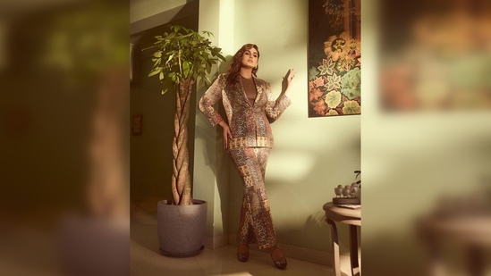 Huma Qureshi accessorises her million-dollar look with a golden choker chain detailing necklace and small matching earrings. (Instagram/@iamhumaq)