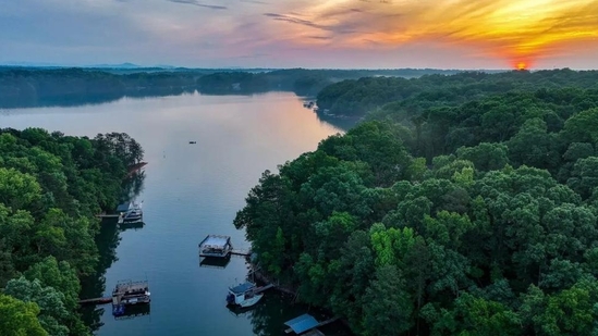 Man dies after getting electrocuted on Lake Lanier(Instagram) Man dies after getting electrocuted on Lake Lanier(Instagram)