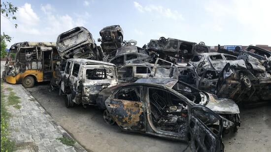 Vehicles torched by mobs at the Nuh bus stand on Tuesday. (Parveen Kumar/HT Photo) Vehicles torched by mobs at the Nuh bus stand on Tuesday. (Parveen Kumar/HT Photo)