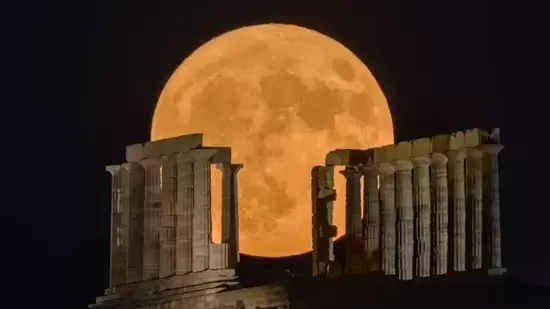 The supermoon rises over the ancient Temple of Poseidon at Cape Sounion in Greece. (Twitter/@insiteimage)