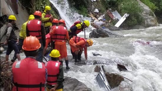 According to the officials, underwater sonar systems in addition to drones are being used to track the bodies in muddy waters (HT) According to the officials, underwater sonar systems in addition to drones are being used to track the bodies in muddy waters (HT)