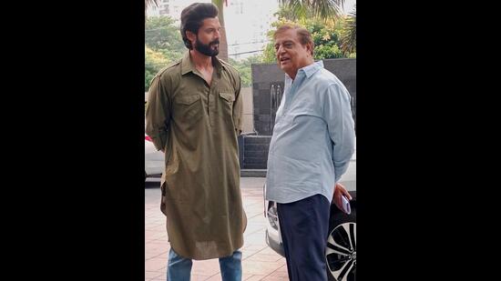 Gaur with Bokadia during the shoot of Teesri Begum in Lucknow. (HT Photo) Gaur with Bokadia during the shoot of Teesri Begum in Lucknow. (HT Photo)