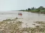 The police said that expert divers have been pressed into service for the serach operation.(ANI/ X) The police said that expert divers have been pressed into service for the serach operation.(ANI/ X)