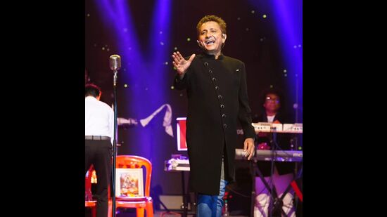 Sukhwinder Singh performing on stage Sukhwinder Singh performing on stage