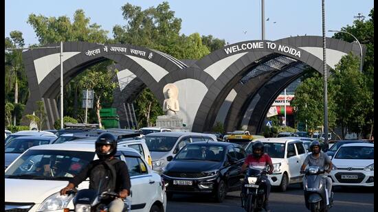 A view of Chilla border Noida-Delhi entry gate in sector 14 as the Noida traffic police have made an extensive diversion plan on the request of Delhi police to completely ban the entry of heavy, medium, and light goods vehicles in Delhi ahead of G20 Summit. (Sunil Ghosh/HT Photo) A view of Chilla border Noida-Delhi entry gate in sector 14 as the Noida traffic police have made an extensive diversion plan on the request of Delhi police to completely ban the entry of heavy, medium, and light goods vehicles in Delhi ahead of G20 Summit. (Sunil Ghosh/HT Photo)